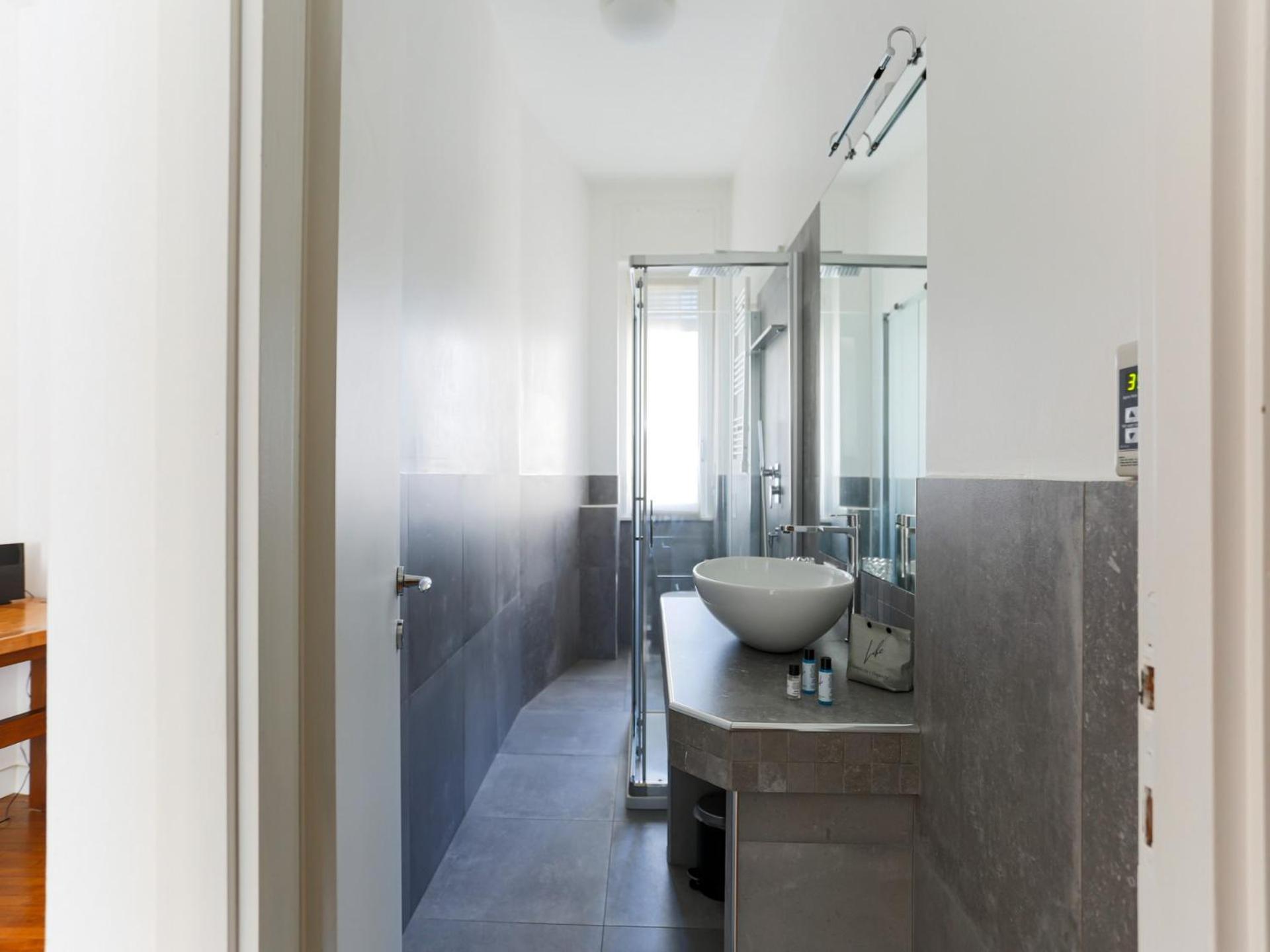 The Rent - Spacious Two-bedroom In Crocetta Milán