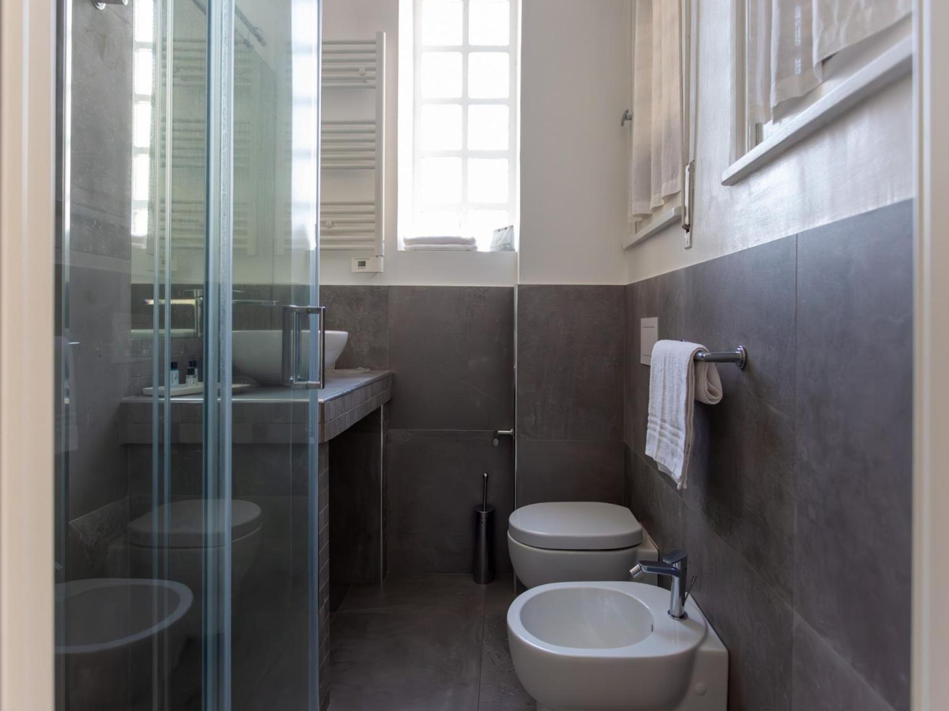 The Rent - Spacious Two-bedroom In Crocetta Apartamento *